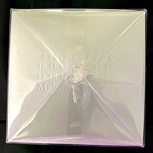 MAISON MARGIELA - ‘REPLICA’ •WINTER STROLL• SCENTED CANDLE (165g/5.82oz) **NEW** - Picture 6 of 16